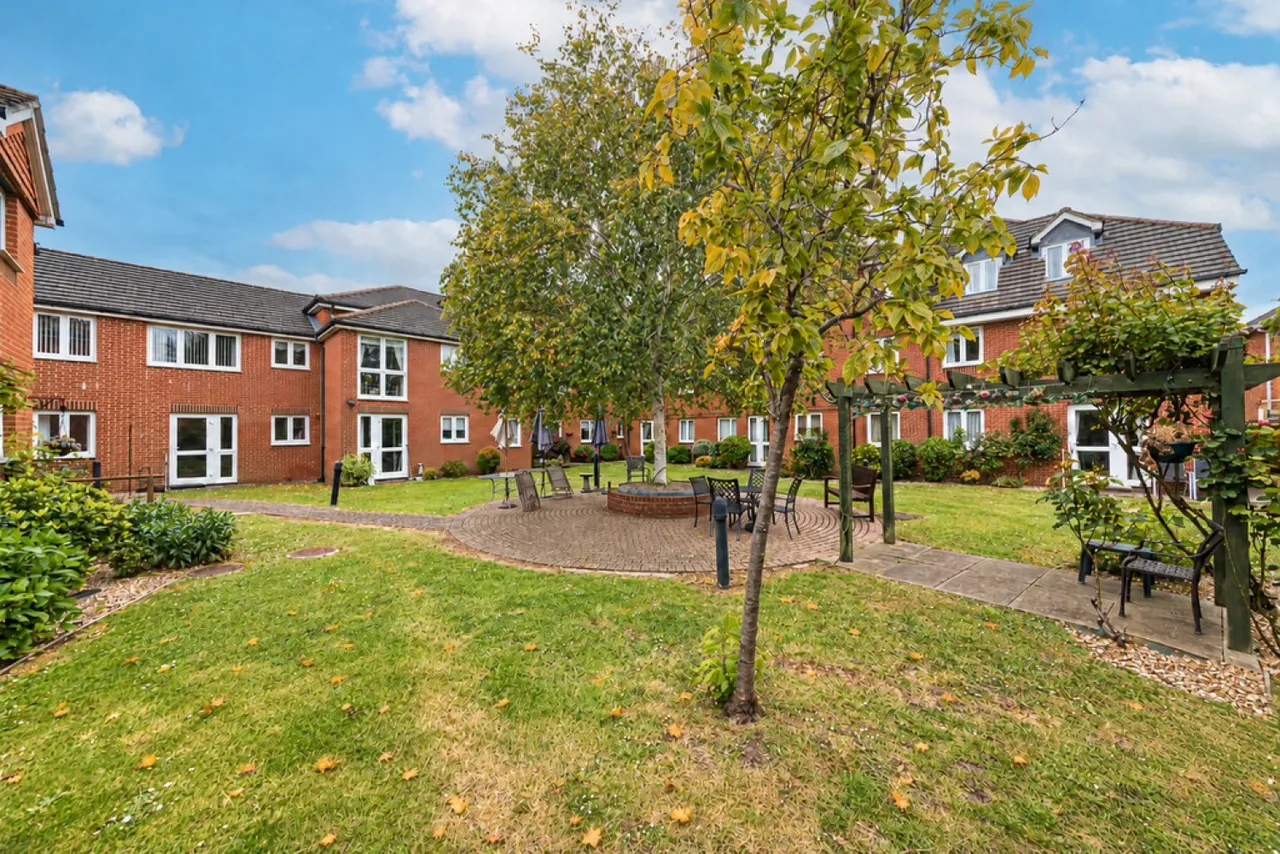 Yorktown Road, Sandhurst, GU47, photo 13