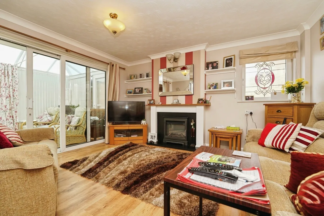 The Lawns, Abbeydale, Gloucester, Gloucestershire, GL4, photo 5