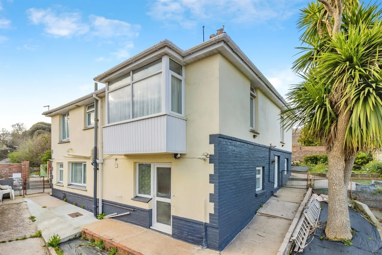 3 bed house for sale — Barnfield Road, Paignton