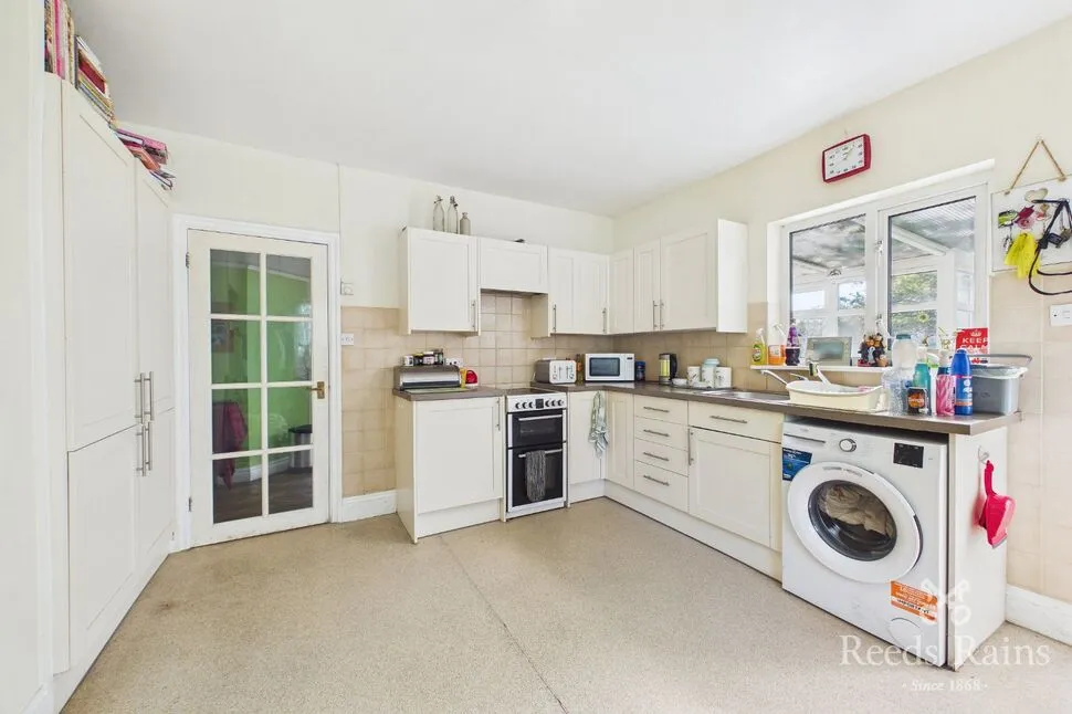 Brook Avenue, Towyn, LL22, photo 12