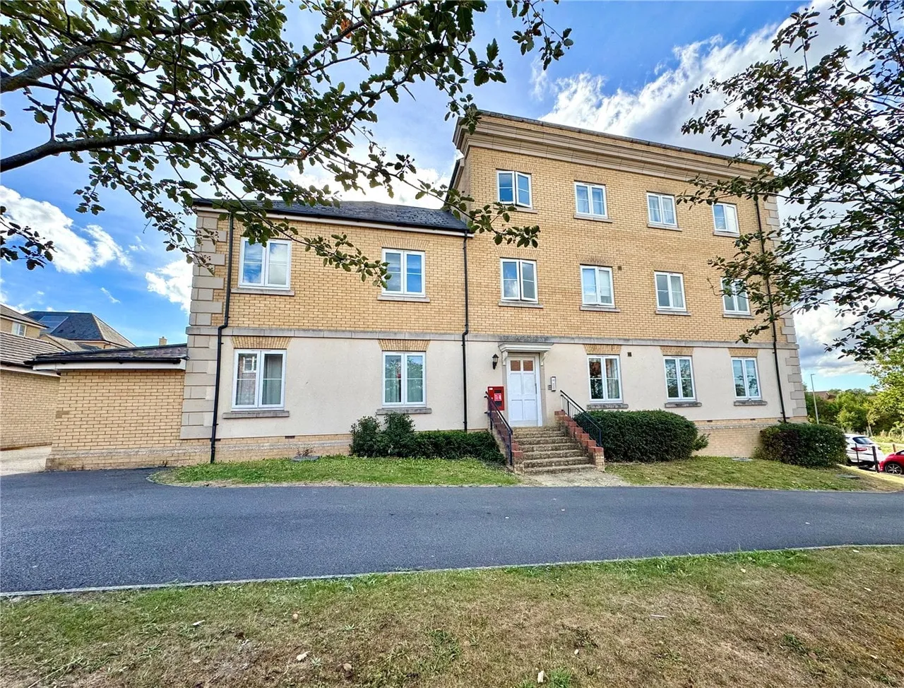 1 bed flat for sale — The Crescent, Salisbury, Wiltshire, SP2