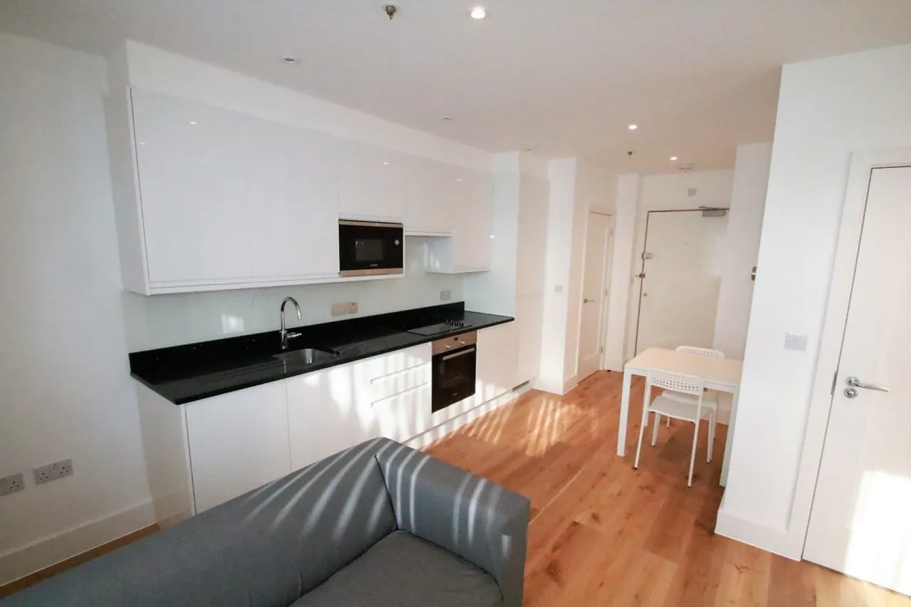 2 bed flat to rent — Green Dragon House, High Street, Croydon
