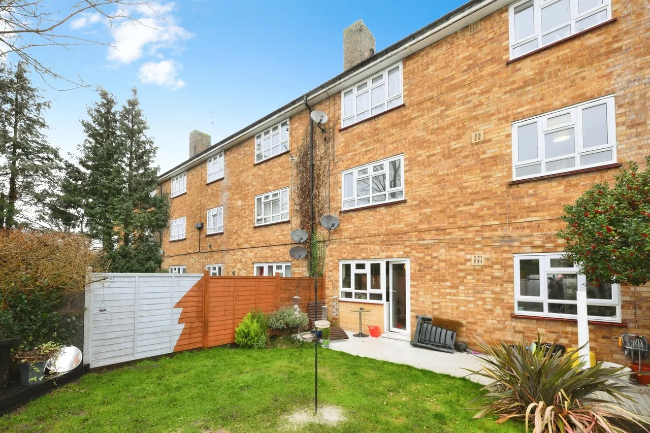 Tudor Way, Hertford, photo 12