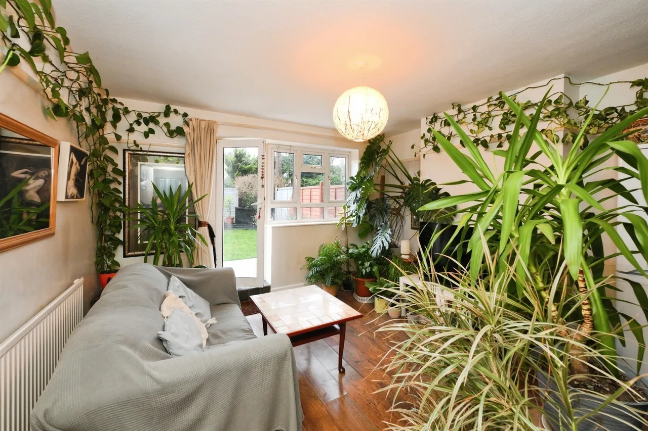 Tudor Way, Hertford, photo 2