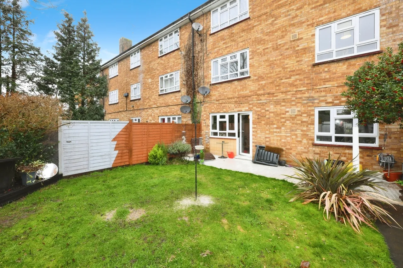 Tudor Way, Hertford, photo 11