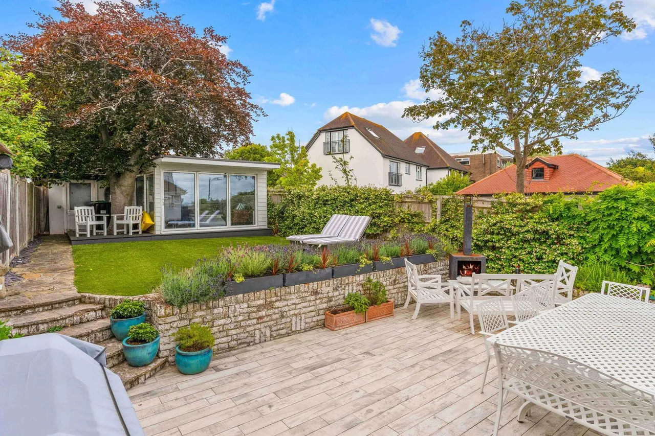 Chalkwell Esplanade, Westcliff-On-Sea, photo 57