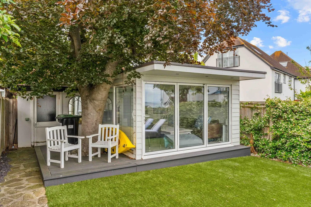 Chalkwell Esplanade, Westcliff-On-Sea, photo 51