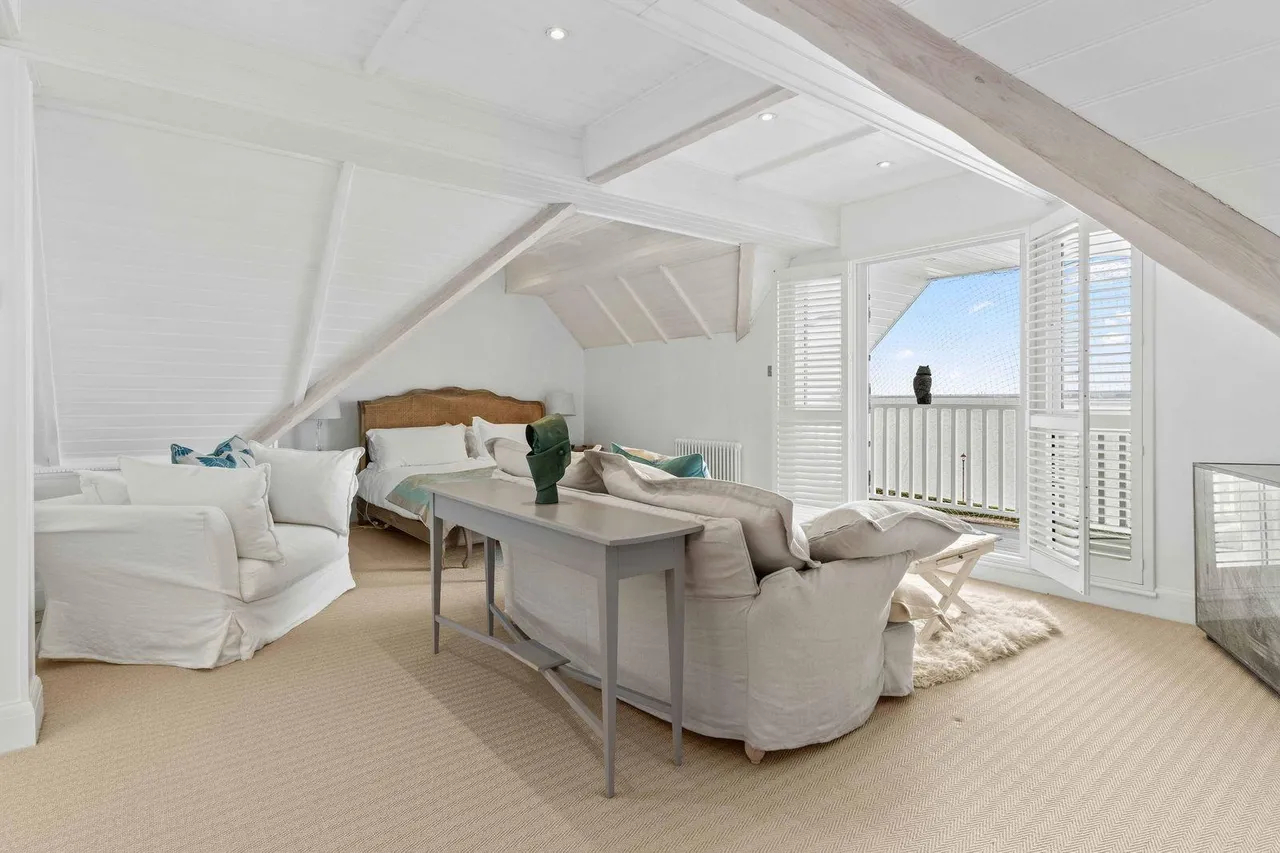 Chalkwell Esplanade, Westcliff-On-Sea, photo 43