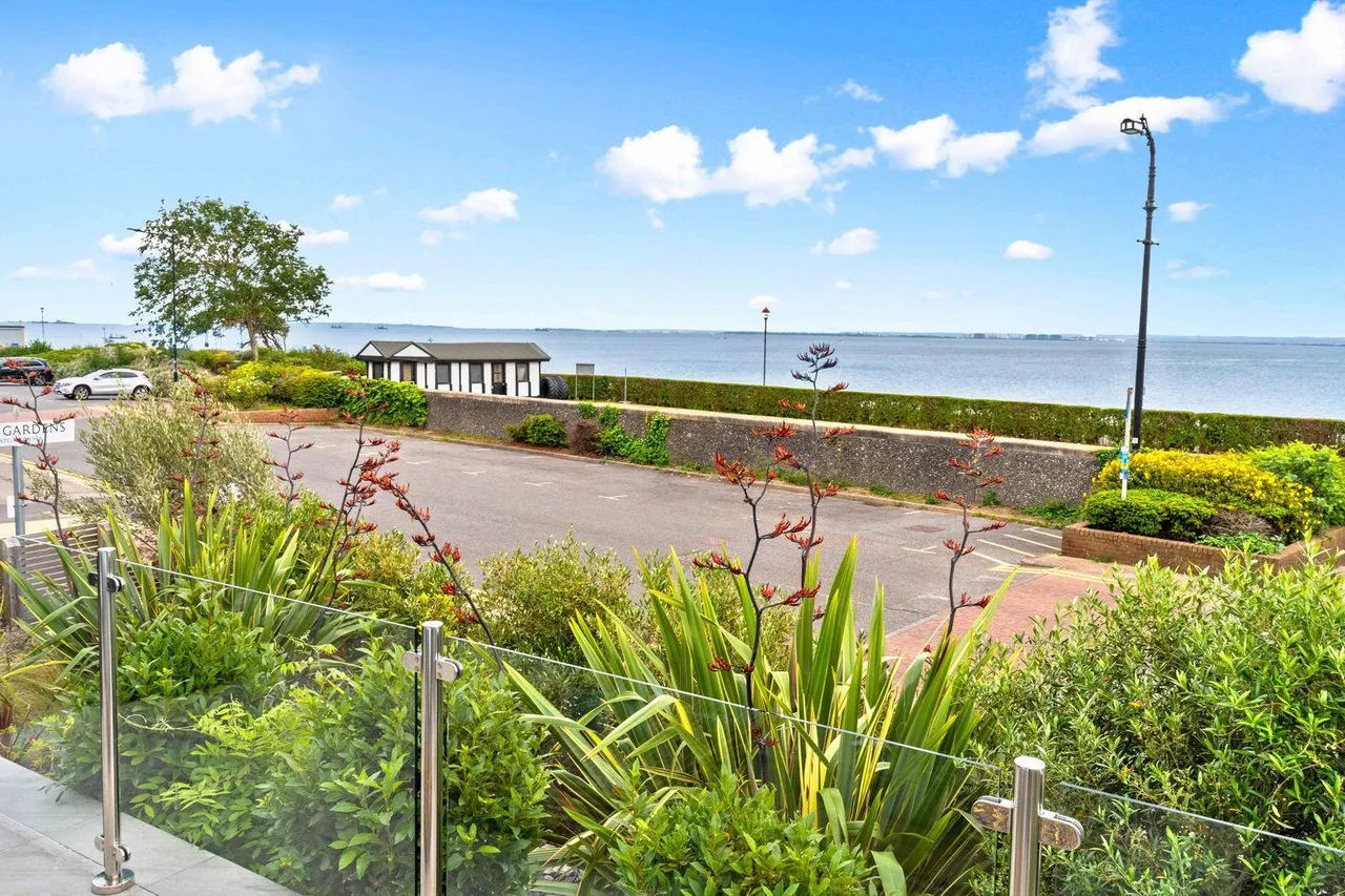Chalkwell Esplanade, Westcliff-On-Sea, photo 7