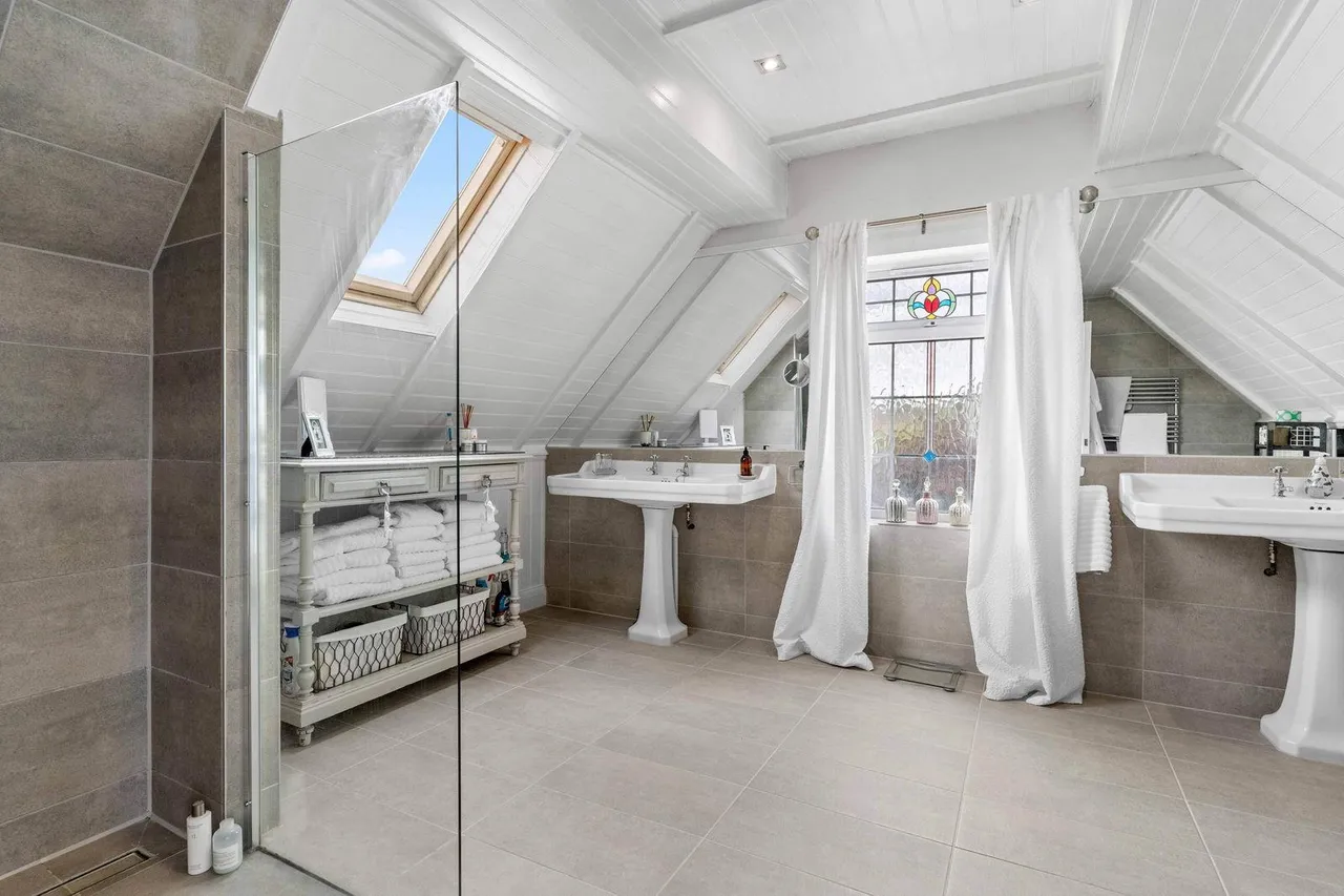 Chalkwell Esplanade, Westcliff-On-Sea, photo 42
