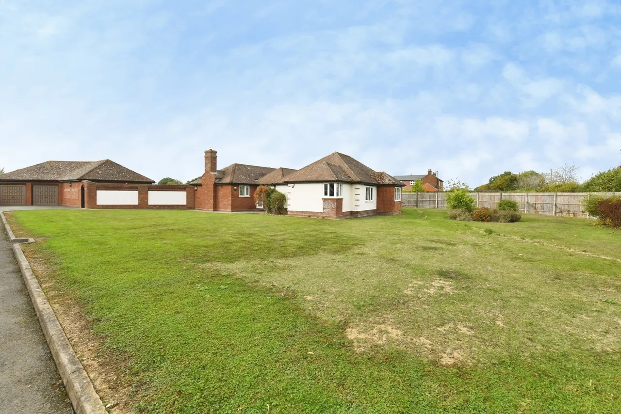 Great Tey Road, Little Tey, CO6, photo 32