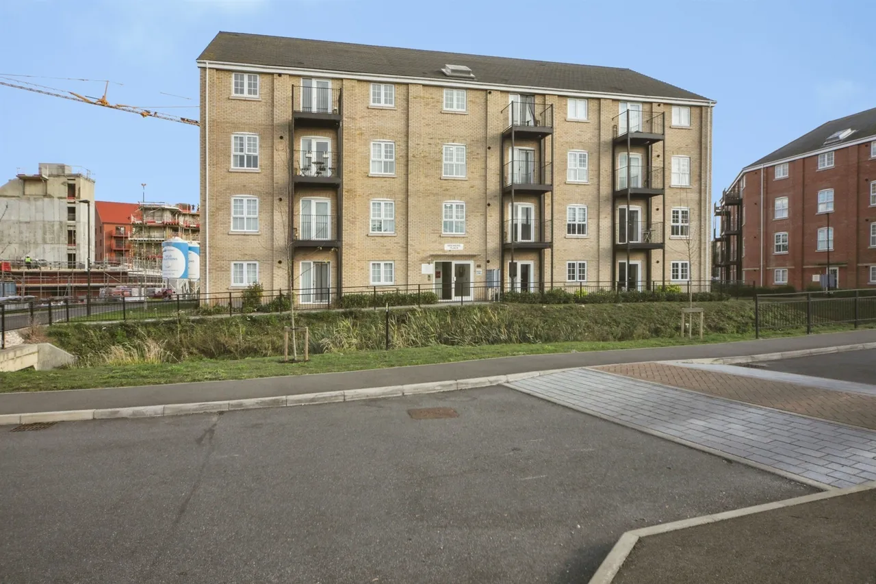 2 bed flat for sale, Houghton Way, Bury St. Edmunds, IP33