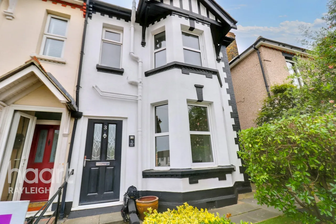 3 bed house for sale, High Road, Rayleigh, SS6