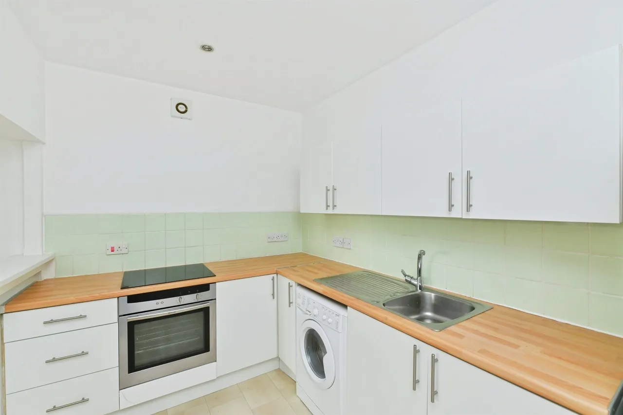 St. Lawrence Mews, Plymouth, photo 5