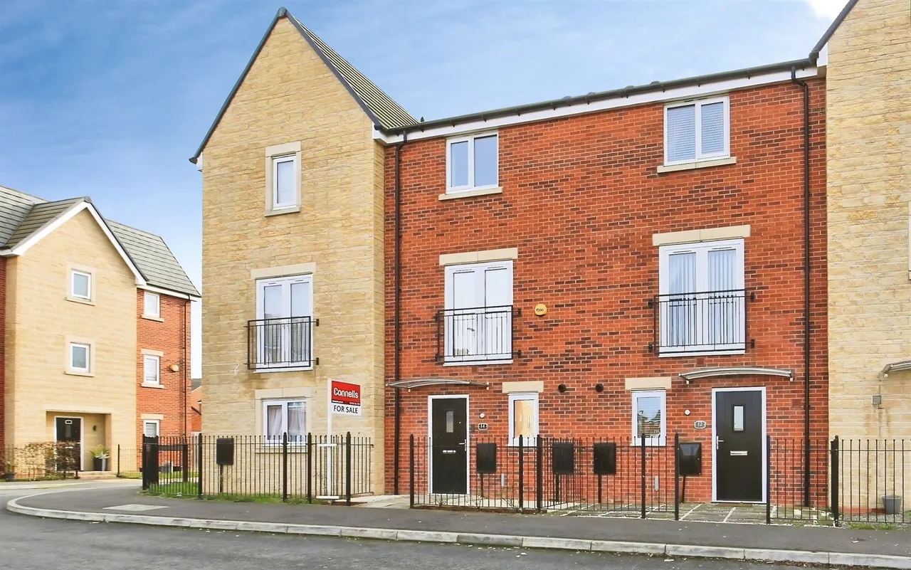 4 bed house for sale — Kentwell Road, Hampton Gardens, PETERBOROUGH