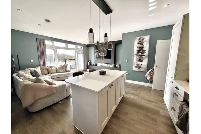 Lake Avenue, Camberley, GU16, photo 2