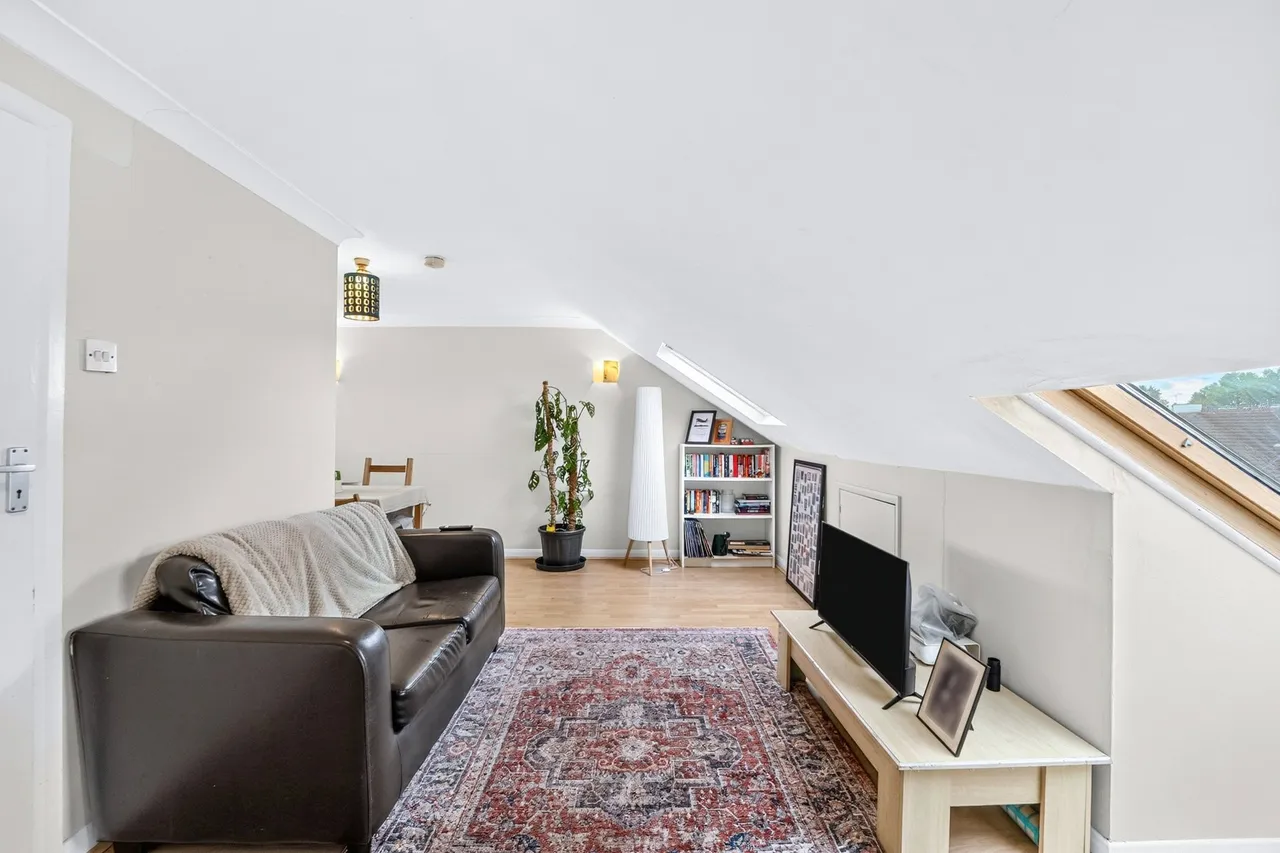 Tooting Bec Road, London, SW17, photo 6