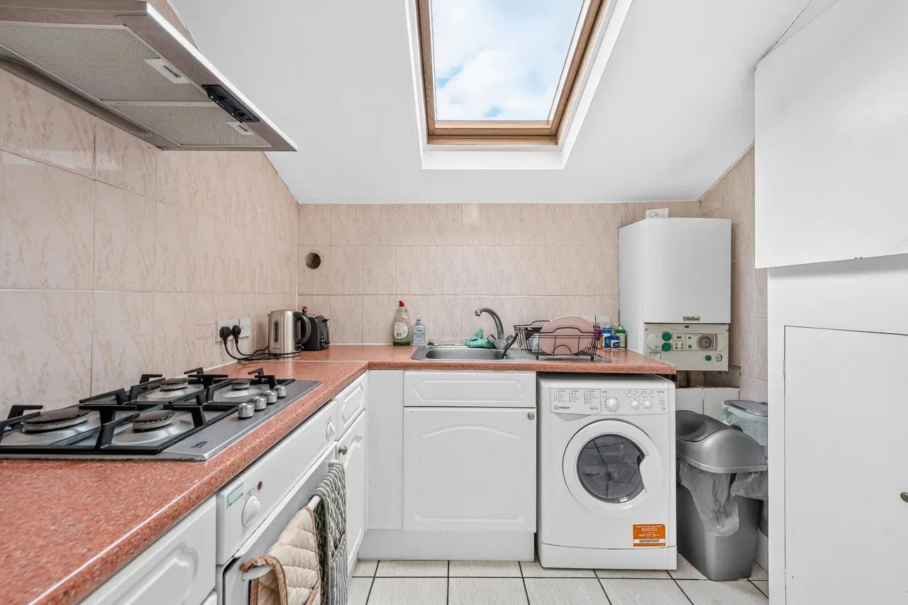 Tooting Bec Road, London, SW17, photo 9