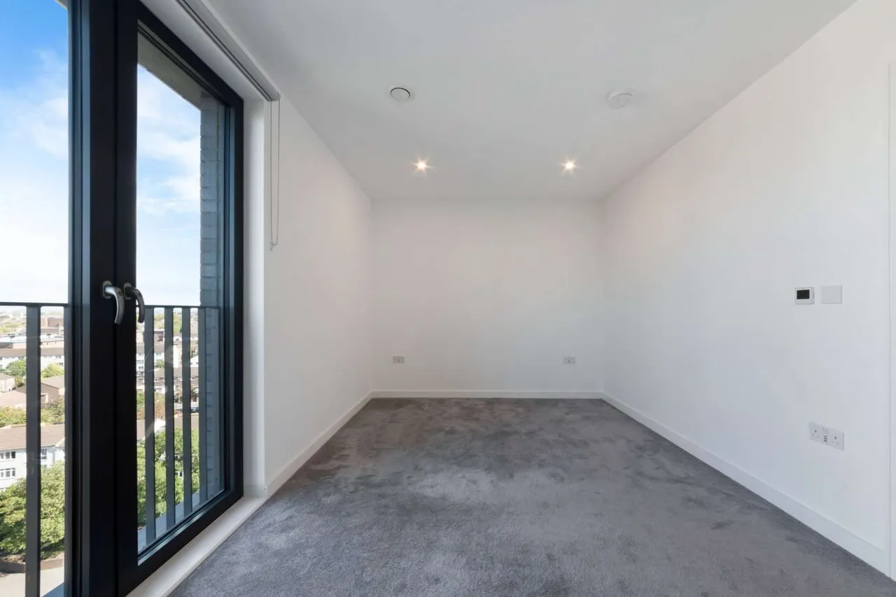 Plaistow Road, London, E13, photo 6