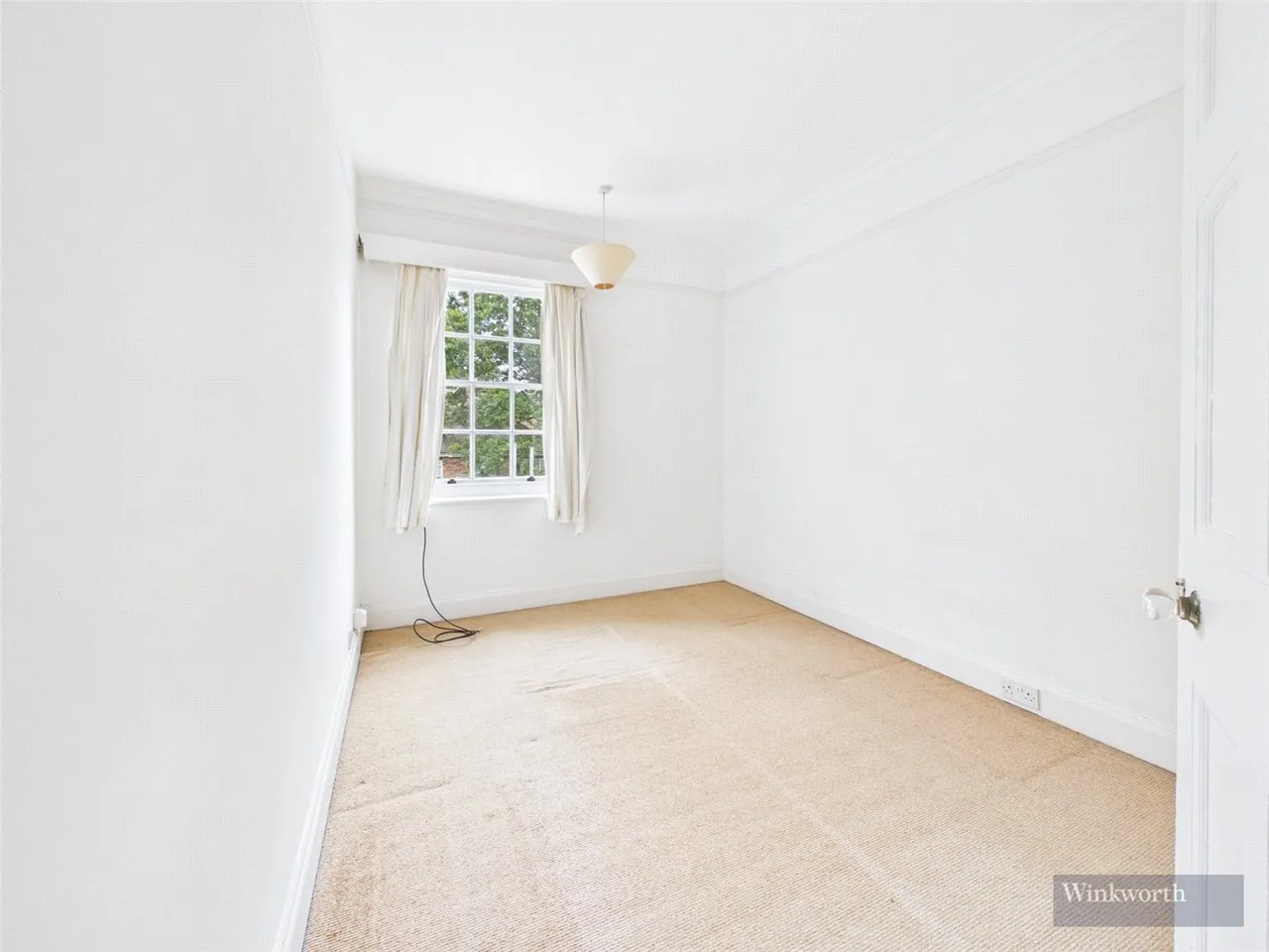 Oatlands Chase, Weybridge, KT13, photo 8