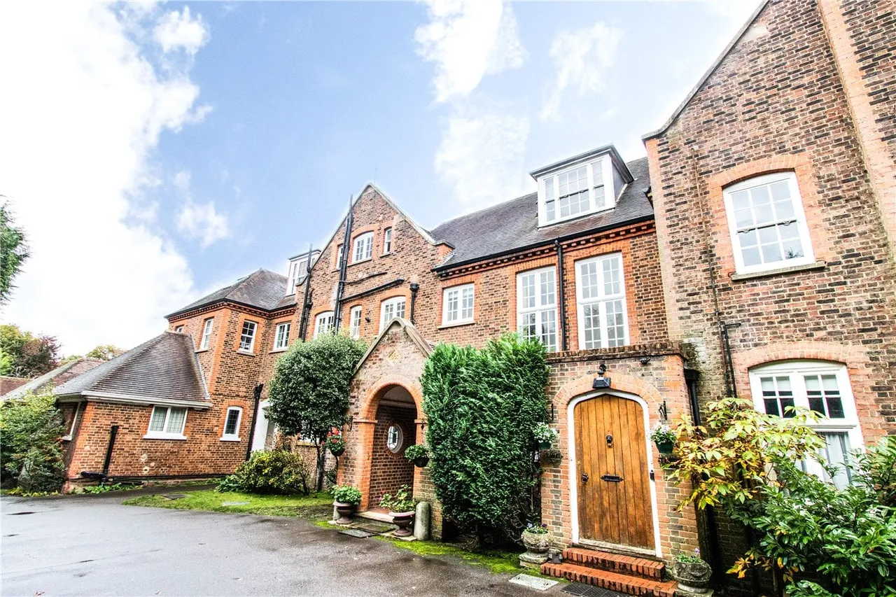 Oatlands Chase, Weybridge, KT13, photo 10