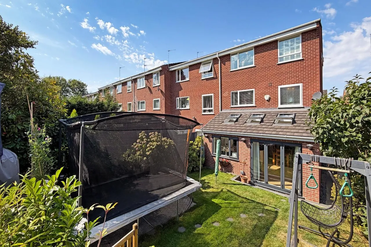 Ashwood Bowdon, Altrincham WA14 3DN, photo 38