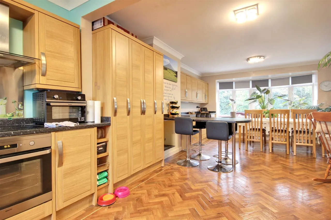 3 bed flat for sale — South Ella Way, Kirk Ella, Hull