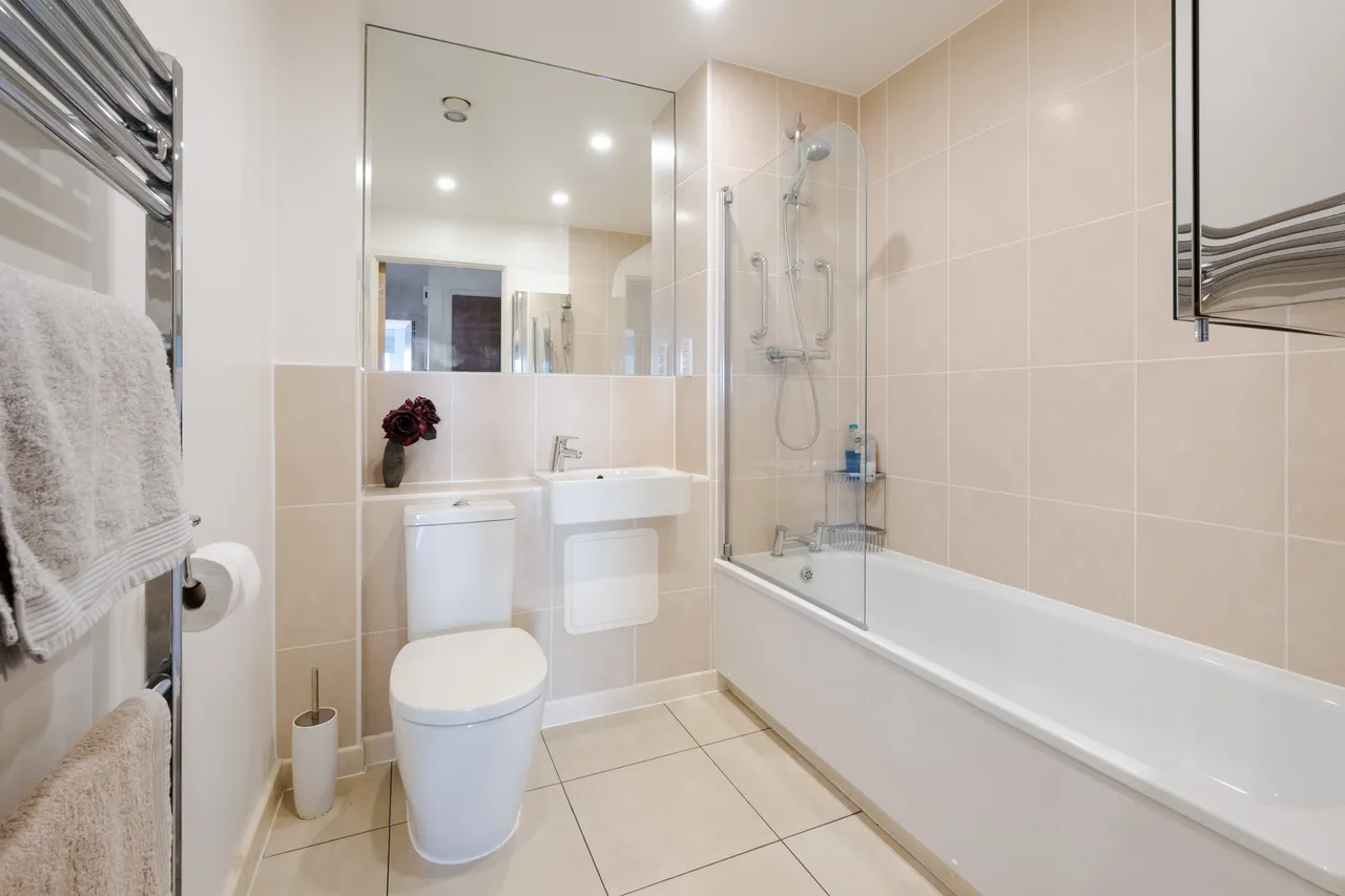 Clock View Crescent, London, N7, photo 7