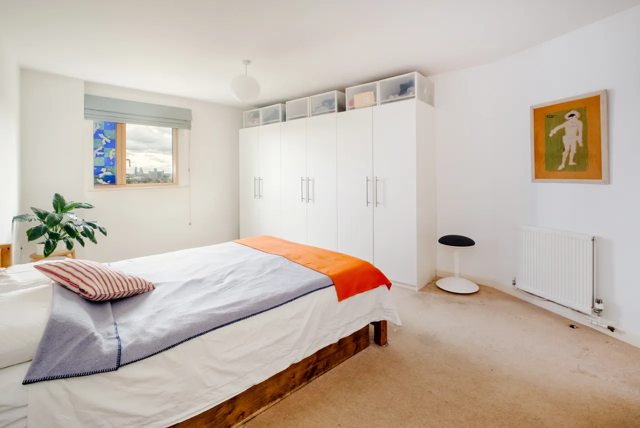 Clock View Crescent, London, N7, photo 6