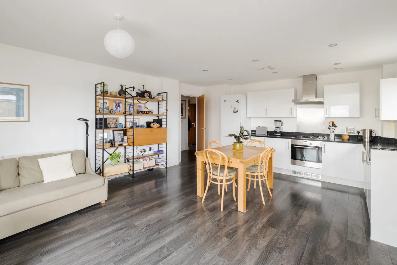 Clock View Crescent, London, N7, photo 9