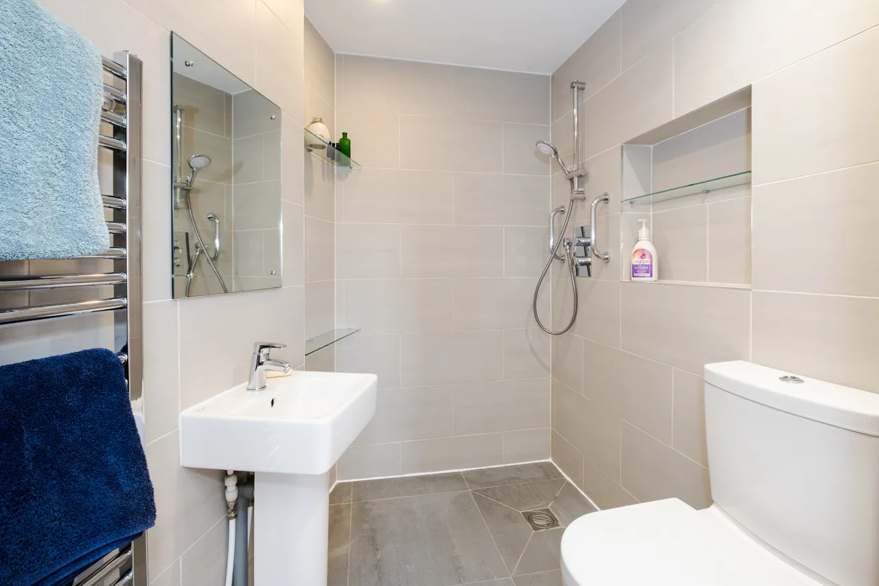 Clock View Crescent, London, N7, photo 12