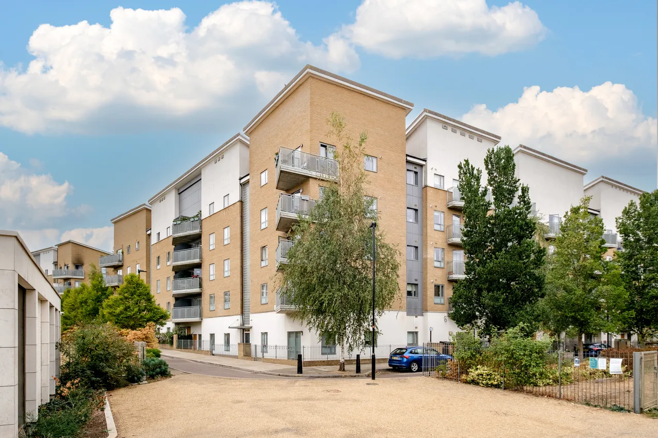 Clock View Crescent, London, N7, photo 8