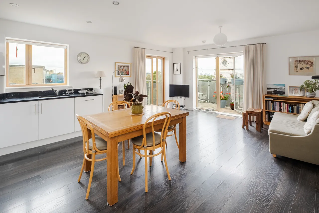 Clock View Crescent, London, N7, photo 3