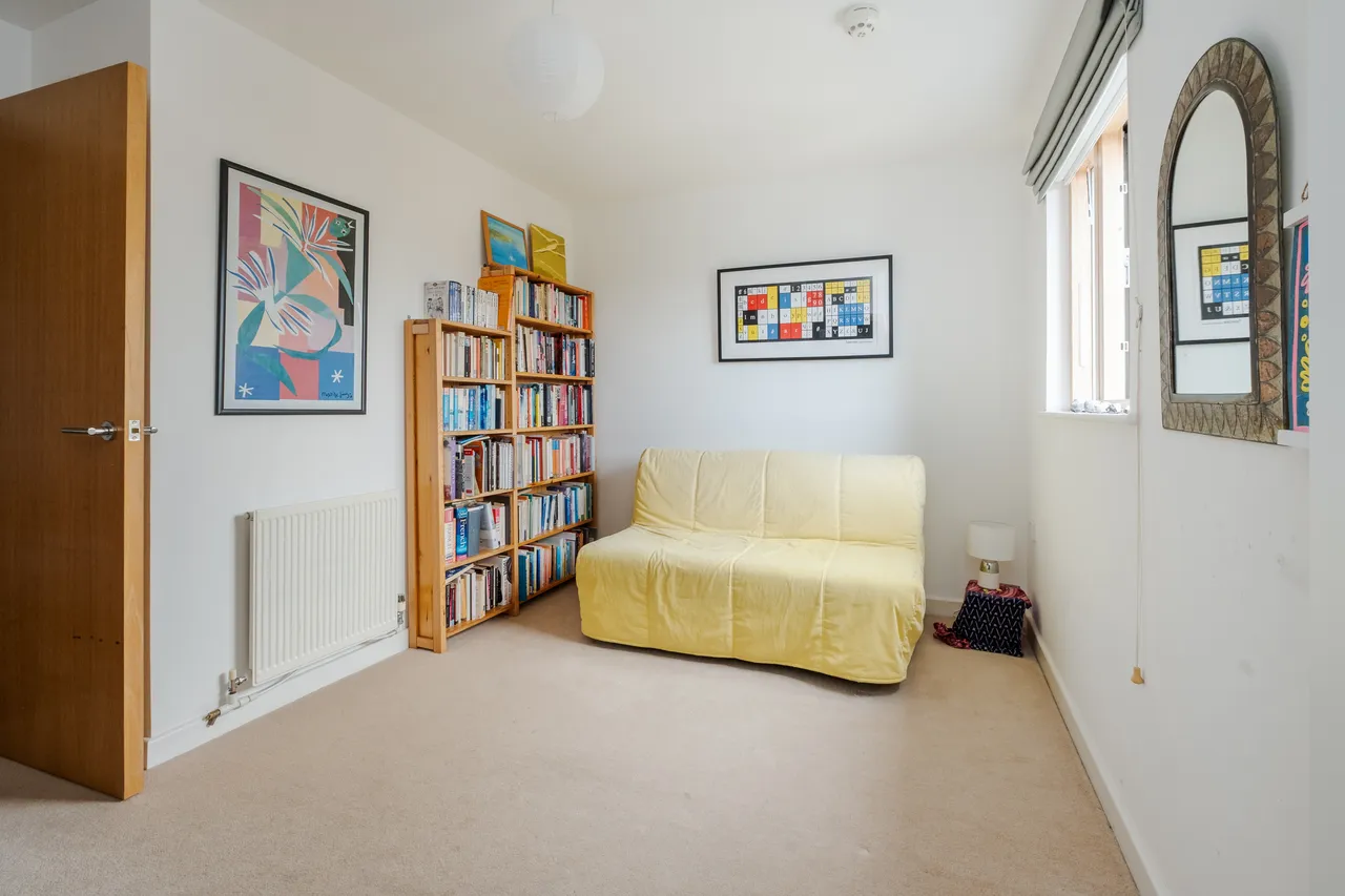 Clock View Crescent, London, N7, photo 5