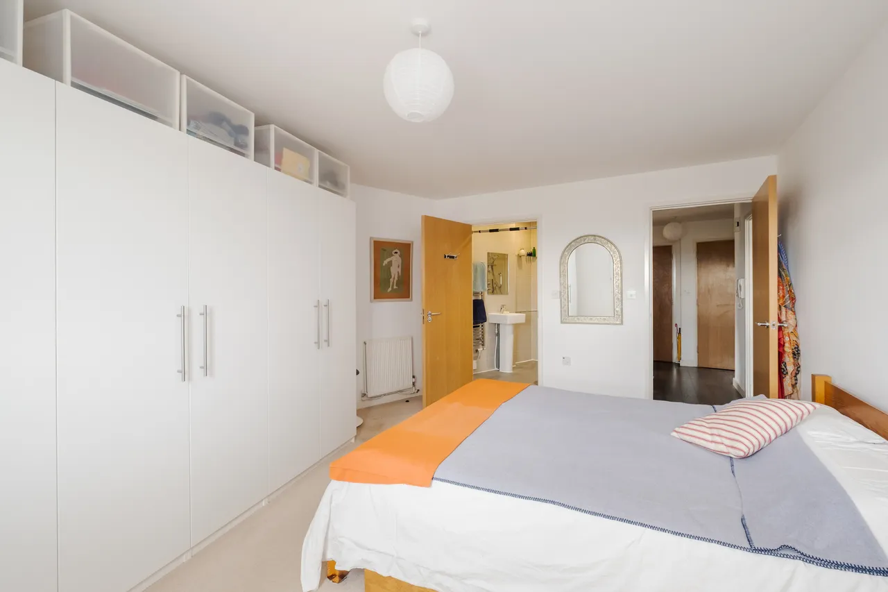 Clock View Crescent, London, N7, photo 11