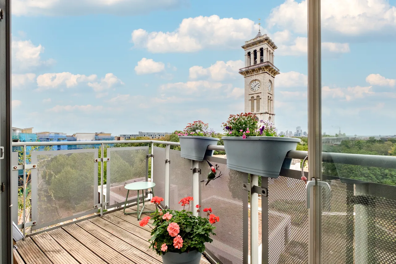 Clock View Crescent, London, N7, photo 2