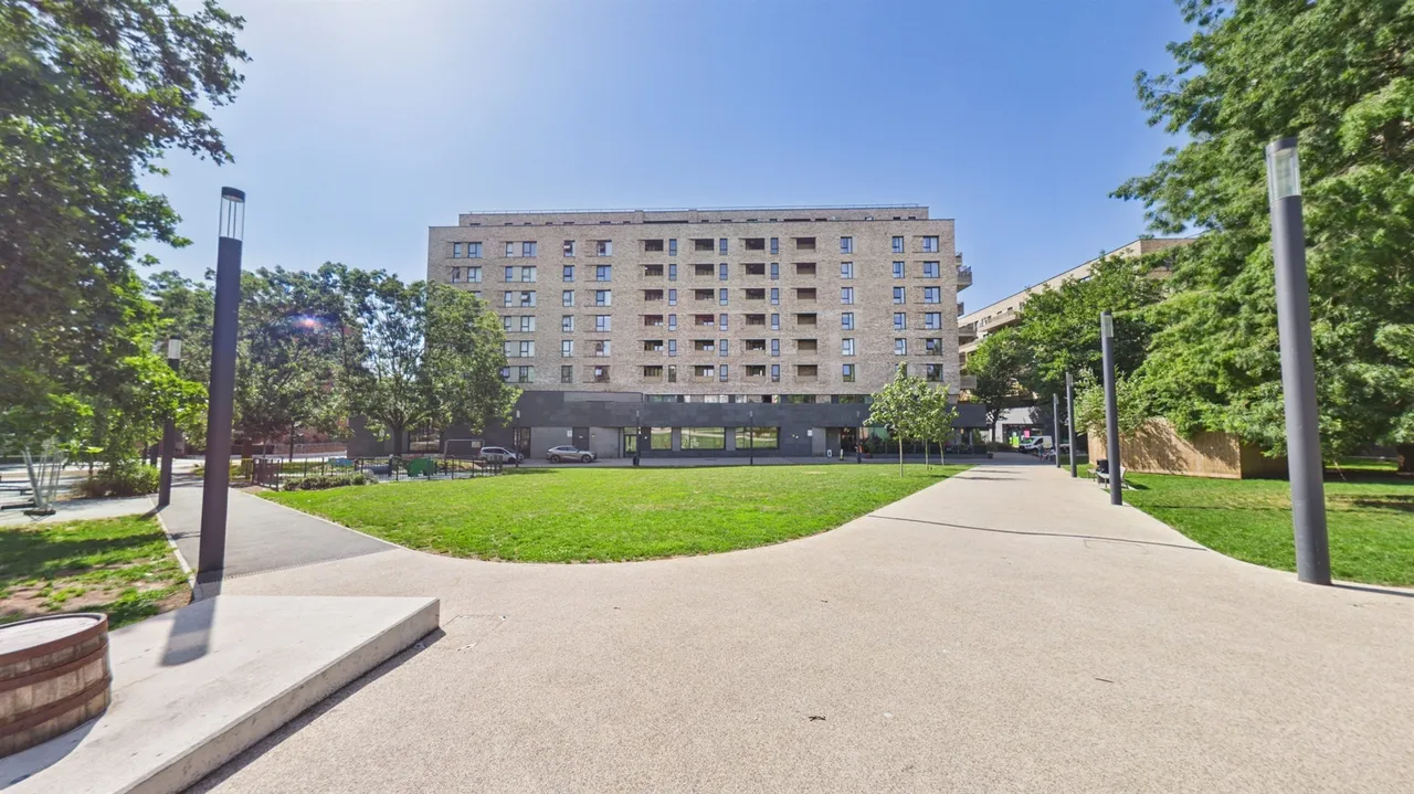 2 bed flat for sale — Bollo Bridge Road, London