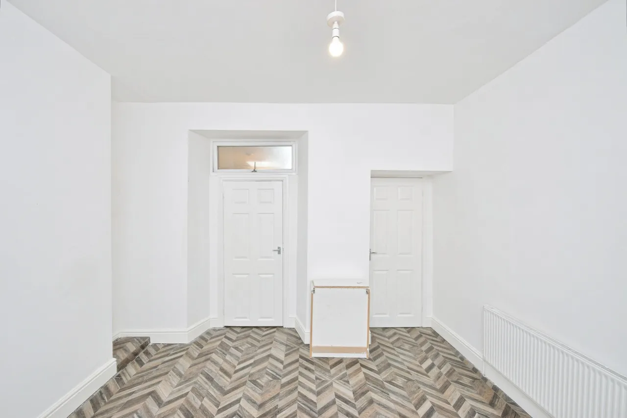 Carmarthen Road, Swansea, SA5, photo 27