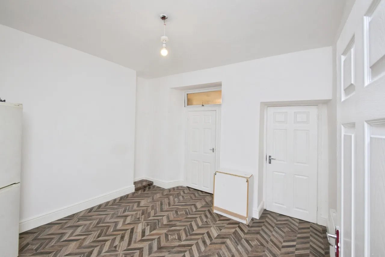 Carmarthen Road, Swansea, SA5, photo 26