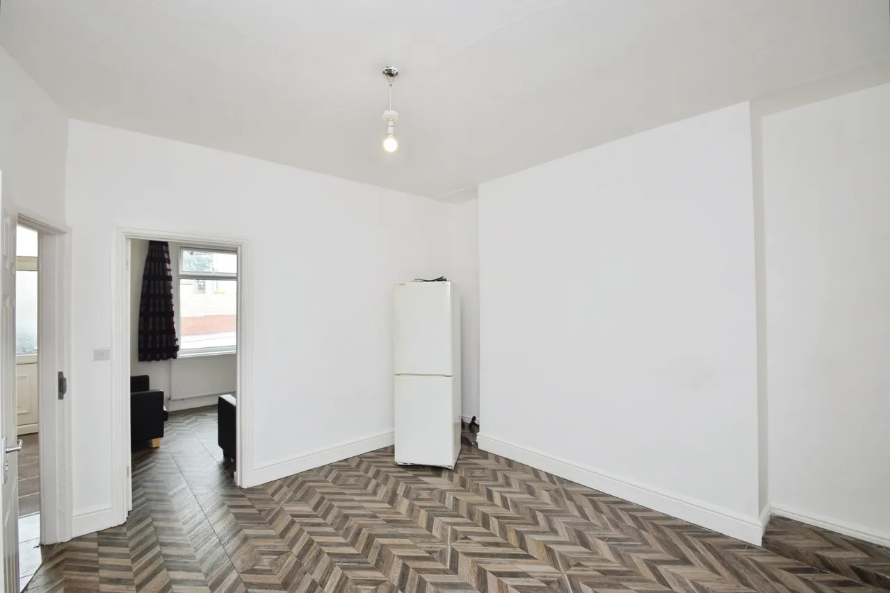 Carmarthen Road, Swansea, SA5, photo 28