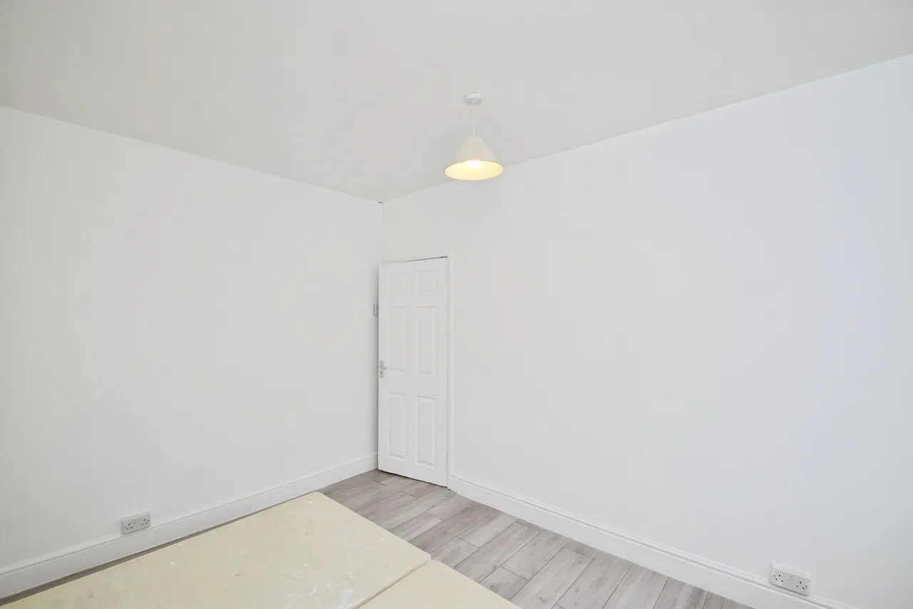 Carmarthen Road, Swansea, SA5, photo 11