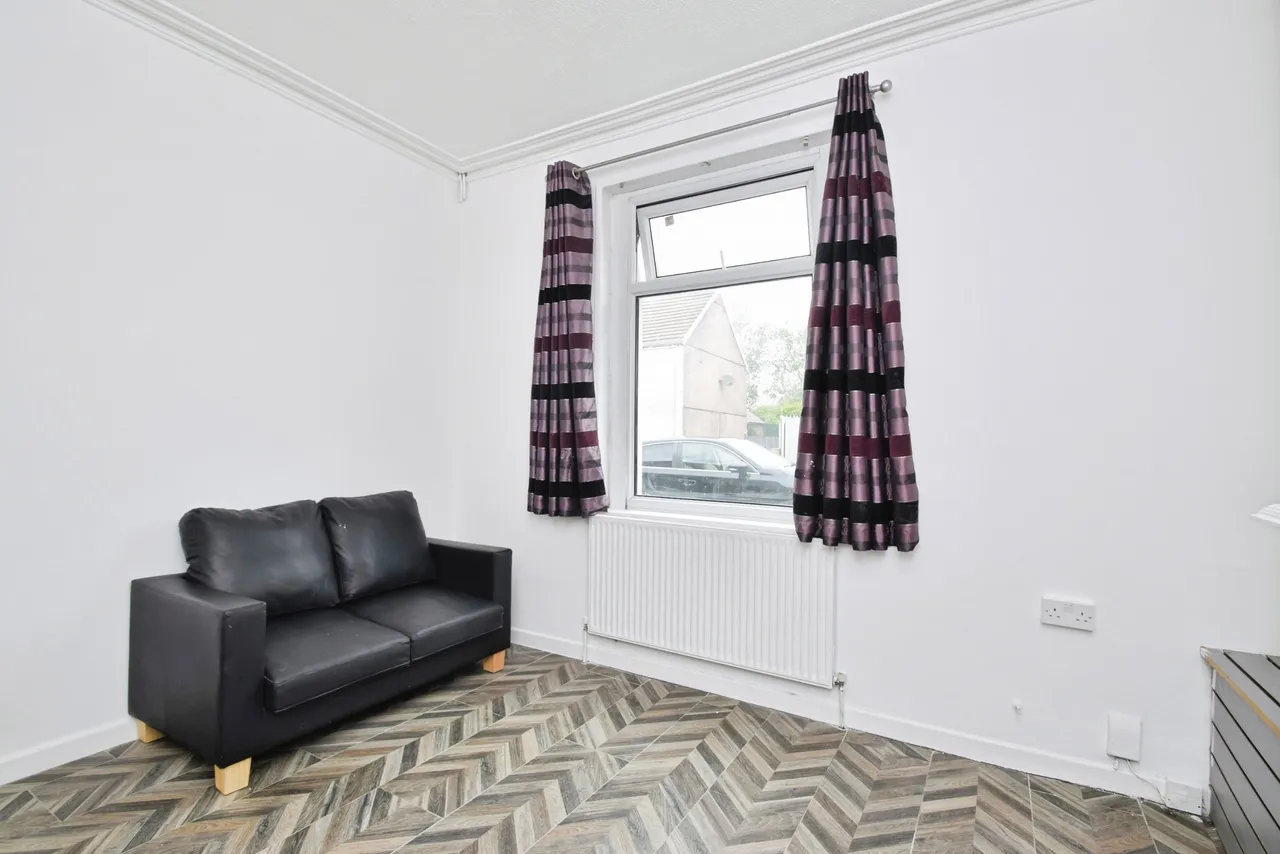 Carmarthen Road, Swansea, SA5, photo 25