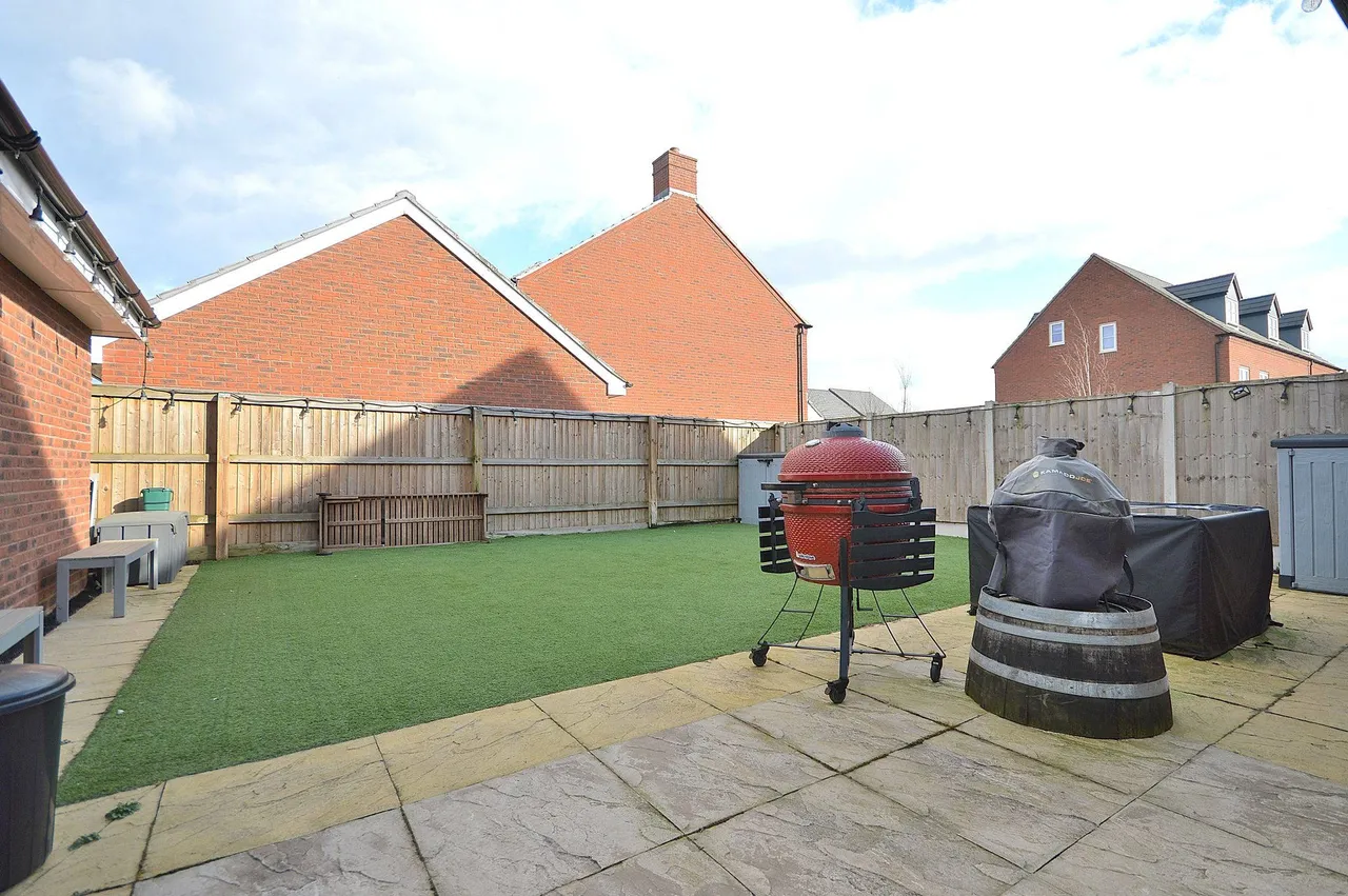 Upton Hall Crescent, Upton, Northampton, NN5 4UZ, photo 13