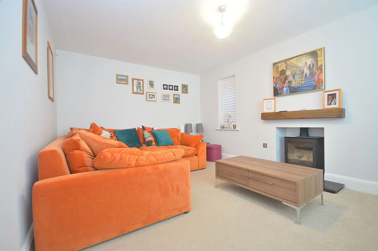 Upton Hall Crescent, Upton, Northampton, NN5 4UZ, photo 4