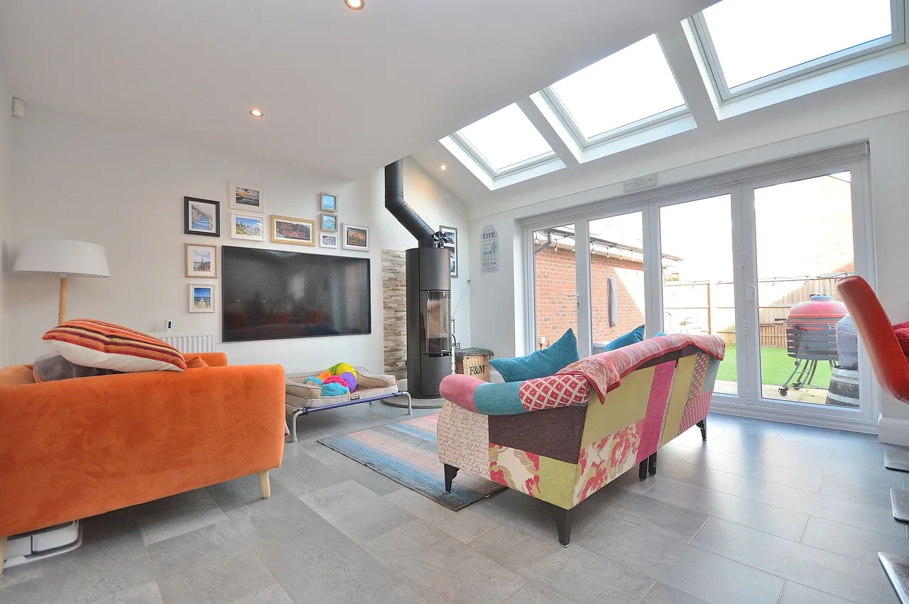 Upton Hall Crescent, Upton, Northampton, NN5 4UZ, photo 3