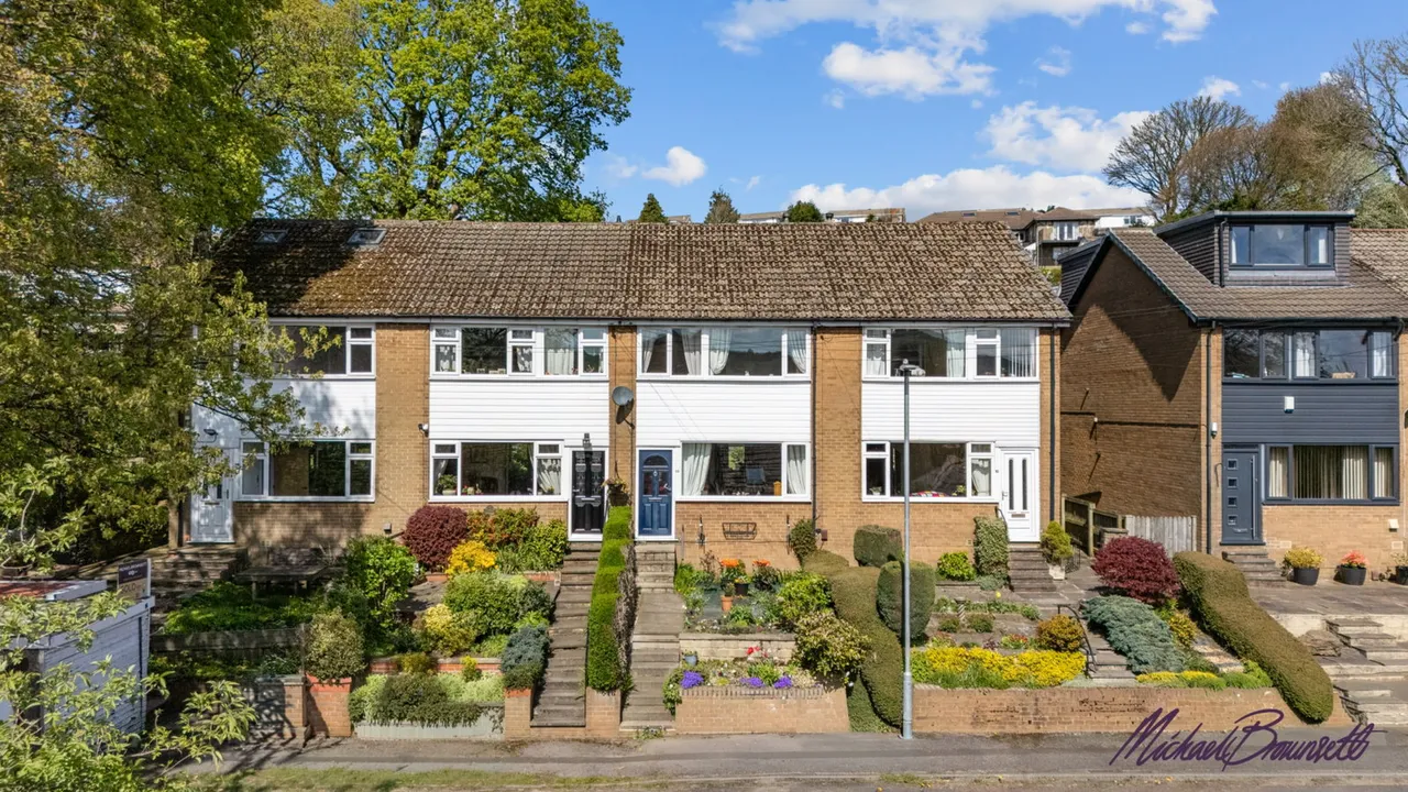 3 bed house for sale — Wold Close, Thornton, Bradford, BD13 3HT
