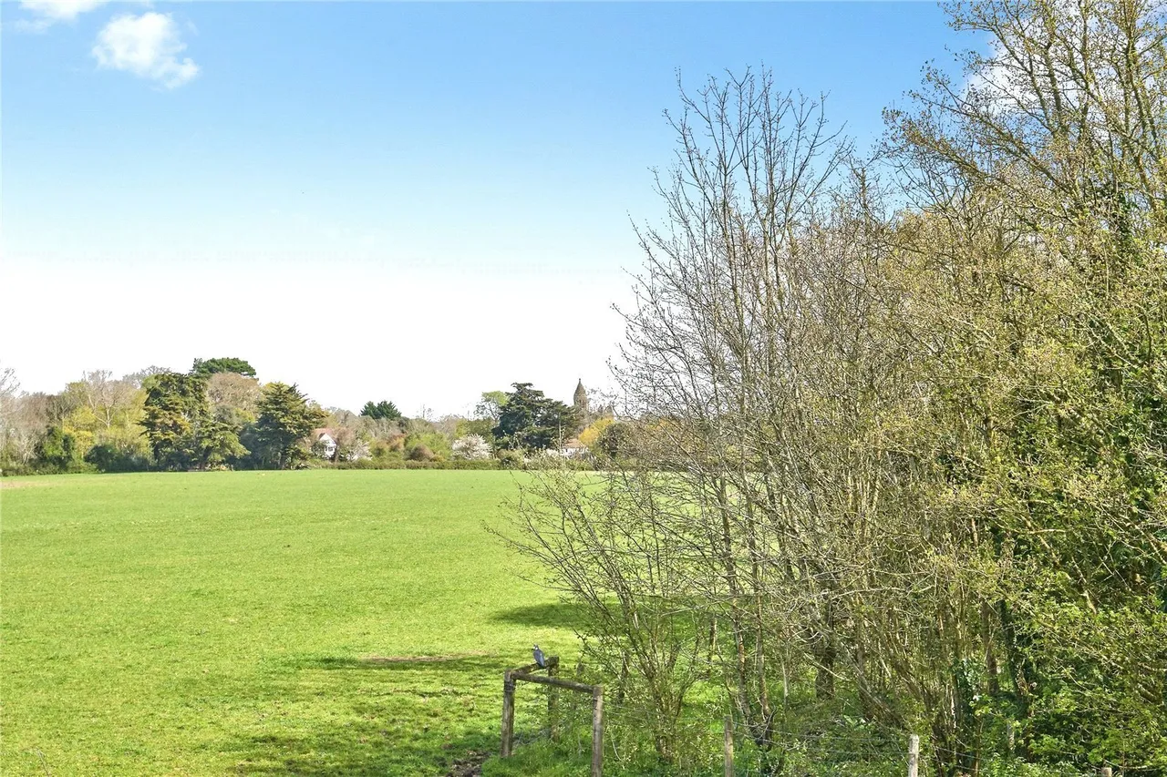 Elenors Grove, Fishbourne, PO33, photo 17