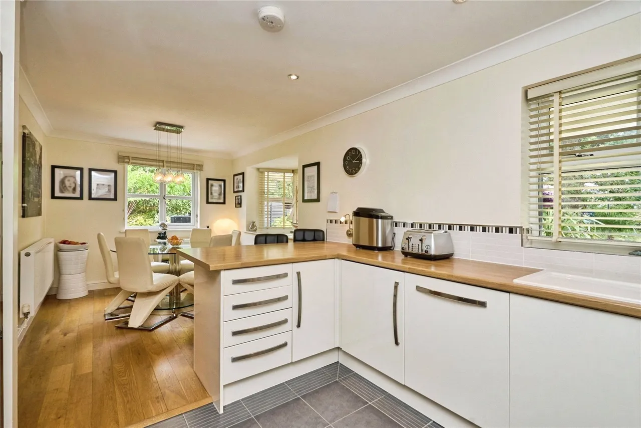 Elenors Grove, Fishbourne, PO33, photo 3