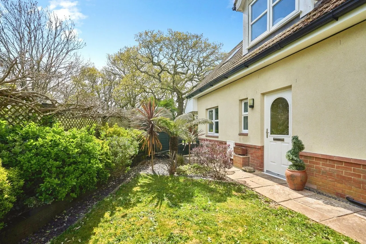 Elenors Grove, Fishbourne, PO33, photo 16