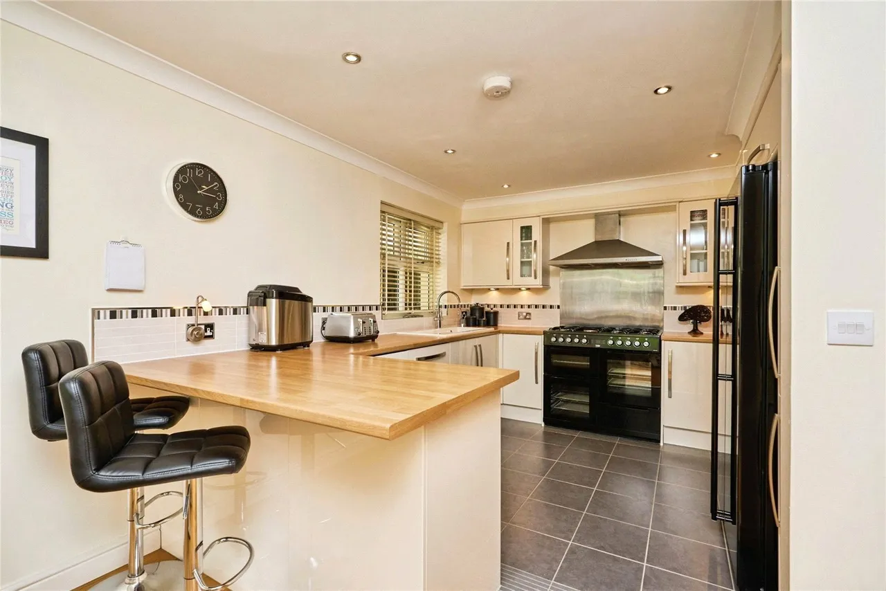 Elenors Grove, Fishbourne, PO33, photo 4